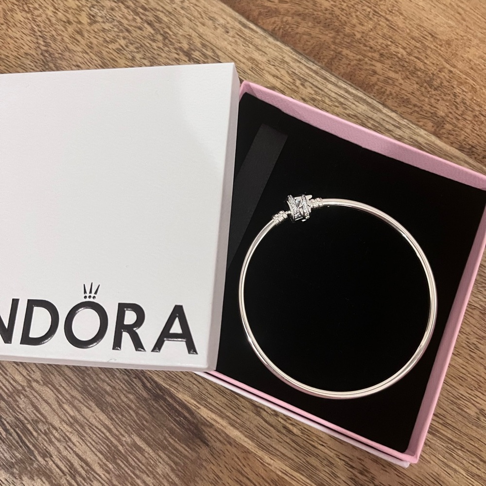 Pandora Moments Limited Edition Shooting Star Charm Bangle 7.5 in (19cm)